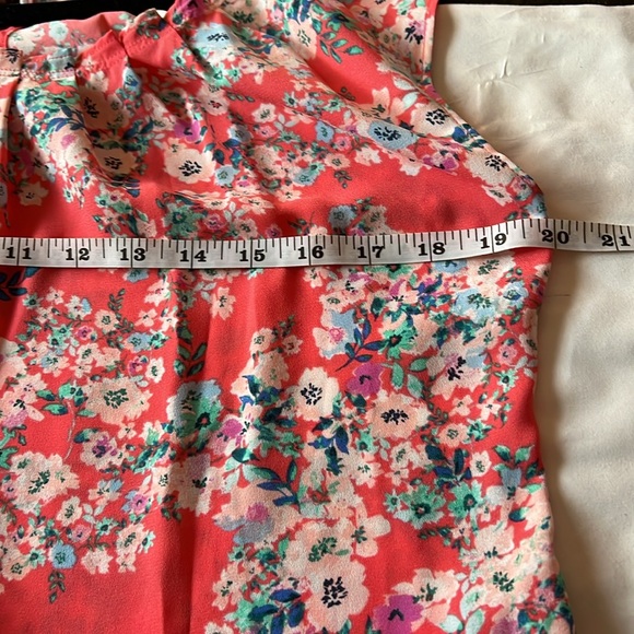 LC Lauren Conrad Coal Pink Floral Blouse Women’s XS Flutter Sleeve Round Neck - Picture 6 of 7
